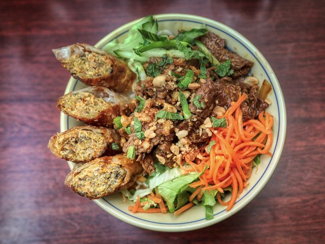 BISTROT SAIGON Bò bún.jpg