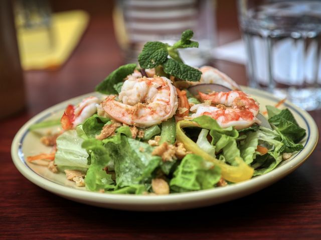 BISTROT SAIGON Salade vietnamienne.jpg